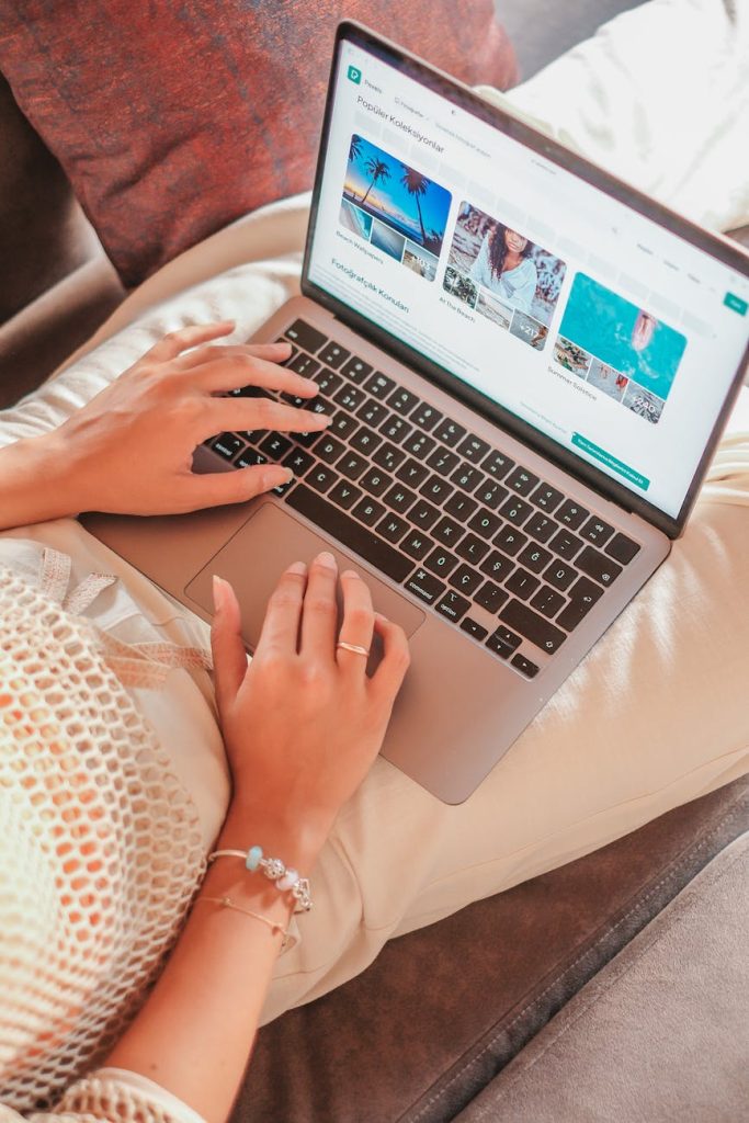 Current image: woman hands on laptop