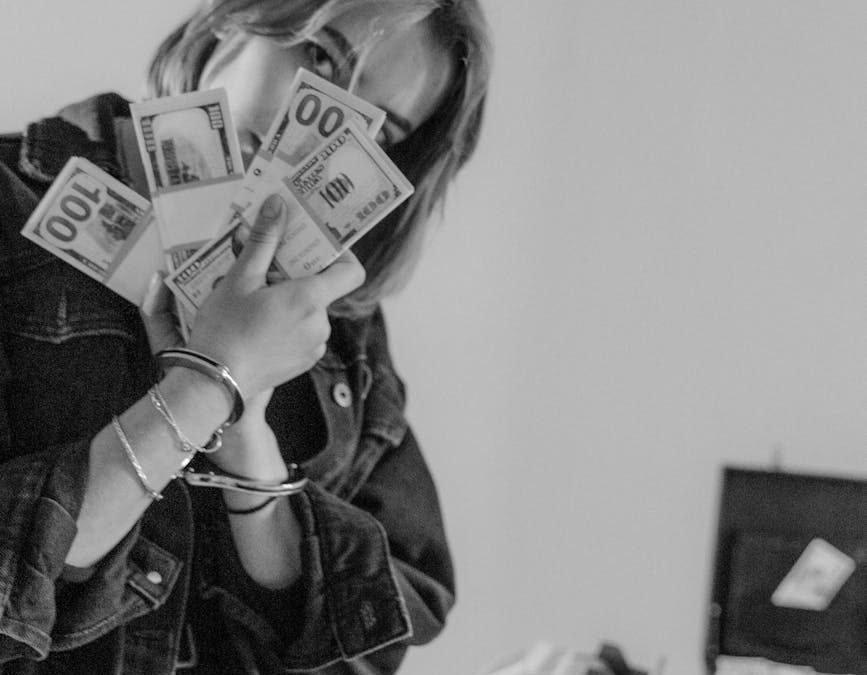 THE WORLD IS FULL OF SCAMMERS